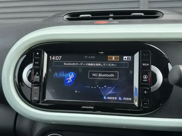 ルノー トゥインゴ ラ・パリジェンヌ 茨城県 2019(平31)年 0.9万km Ｌグリーン １７０台限定車　/クルーズコントロール　/社外ナビ　/バックカメラ　/フルセグ　/ＢＴ　/ＵＳＢ　/ＡＵＸ　/半革シート　/シートヒーター　/ＥＴＣ　/純正１６インチＡＷ　/パークセンサー　/ドラレコ　/アイドリングストップ/禁煙車