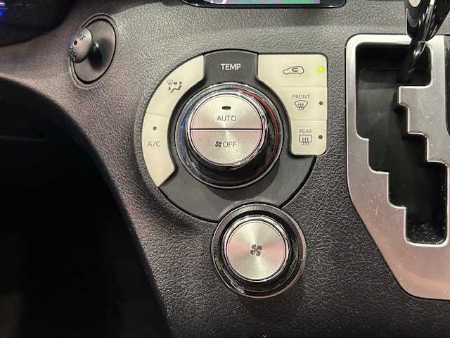 トヨタ シエンタ ハイブリッド G 埼玉県 2016(平28)年 8.4万km コバルトブルーメタリック トヨタセーフティセンス/モデリスタエアロ/純正ナビ/　　CD/DVD/BT/フルセグTV/バックカメラ/両側パワースライドドア/USBポート/プッシュスタート/スペアキー×1/ビルトインETC/禁煙車