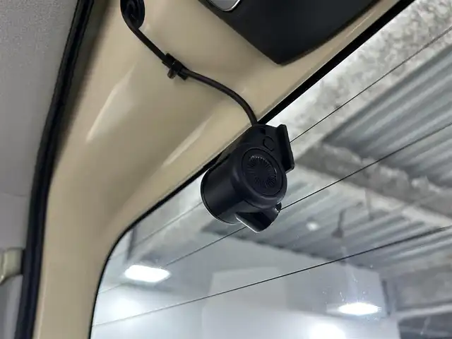 スズキ スペーシア HYBRID X 佐賀県 2022(令4)年 2.5万km シフォンアイボリーM 純正7型ナビ/（ＡＭ/ＦＭ/CD/DVD/Bluetooth/フルセグTV）/バックカメラ/両側パワースライドドア/前後ドライブレコーダー/衝突被害軽減システム/車線逸脱警報/コーナーセンサー/シートヒーター/LEDヘッドライト/オートエアコン/盗難防止装置/横滑り防止装置/オートライト/オートマチックハイビーム/スマートキー/プッシュスタート/純正フロアマット/ステアリングスイッチ/電動格納ミラー/後席サンシェード/ISOFIX対応シート