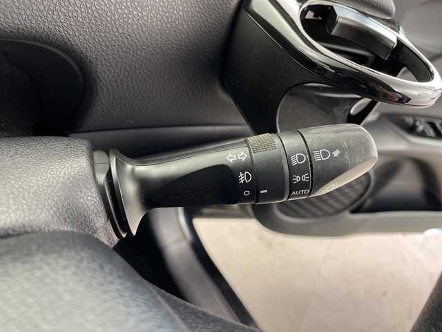 トヨタ プリウス Sセーフティプラス 鹿児島県 2017(平29)年 14.6万km アティチュードブラックマイカ TEIN車高調/純正型ナビ/（フルセグＴＶ/Bluetooth)/HDMI/シートヒーター/バックカメラ/ヘッドアップディスプレイ/ＥＴＣ/セーフティセンス/シートカバー/衝突軽減/レーダークルーズコントロール/ＬＥＤヘッドライト/社外19インチアルミホイール/オートライト/フォグランプ/保証書/取扱説明書