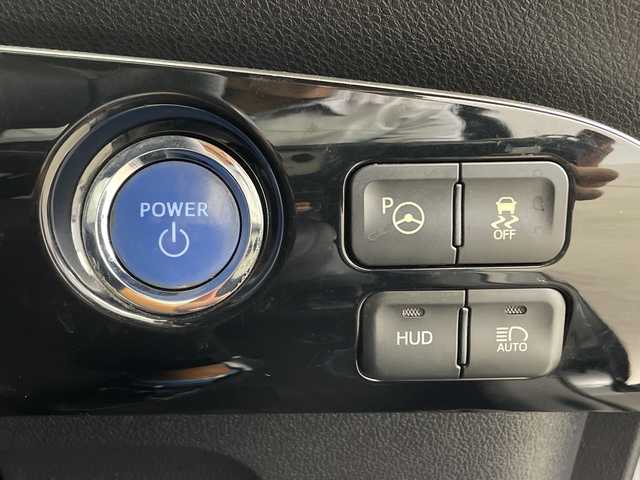 トヨタ プリウス Sセーフティプラス 鹿児島県 2017(平29)年 14.6万km アティチュードブラックマイカ TEIN車高調/純正型ナビ/（フルセグＴＶ/Bluetooth)/HDMI/シートヒーター/バックカメラ/ヘッドアップディスプレイ/ＥＴＣ/セーフティセンス/シートカバー/衝突軽減/レーダークルーズコントロール/ＬＥＤヘッドライト/社外19インチアルミホイール/オートライト/フォグランプ/保証書/取扱説明書