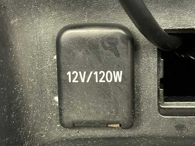 トヨタ プリウス Sセーフティプラス 鹿児島県 2017(平29)年 14.6万km アティチュードブラックマイカ TEIN車高調/純正型ナビ/（フルセグＴＶ/Bluetooth)/HDMI/シートヒーター/バックカメラ/ヘッドアップディスプレイ/ＥＴＣ/セーフティセンス/シートカバー/衝突軽減/レーダークルーズコントロール/ＬＥＤヘッドライト/社外19インチアルミホイール/オートライト/フォグランプ/保証書/取扱説明書