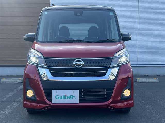 日産 デイズ ルークス ハイウェイスターX 秋田県 2019(令1)年 3.3万km スパークリングレッド/ブラック ４WD/片側パワスラ/衝突軽減システム/LEDヘッドライト/純正オーディオ（AM/FM/CD）/全方位カメラ/アラウンドビューモニター/純正アルミ/スマートキー/アイドリングストップ/コーナーセンサー/プッシュスタート/レーンキープアシスト/オートマチックハイビーム/ステアリングスイッチ/運転席シートヒーター/純正フロアマット/純正ドアバイザー/オートライト/オートエアコン/パワーステアリング/パワーウィンドウ/横滑り防止/電動格納ウィンカーミラー/保証書/取扱説明書/記録簿