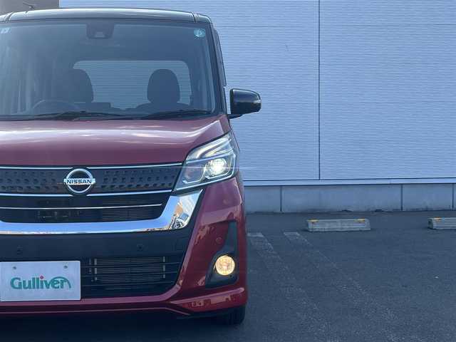 日産 デイズ ルークス ハイウェイスターX 秋田県 2019(令1)年 3.3万km スパークリングレッド/ブラック ４WD/片側パワスラ/衝突軽減システム/LEDヘッドライト/純正オーディオ（AM/FM/CD）/全方位カメラ/アラウンドビューモニター/純正アルミ/スマートキー/アイドリングストップ/コーナーセンサー/プッシュスタート/レーンキープアシスト/オートマチックハイビーム/ステアリングスイッチ/運転席シートヒーター/純正フロアマット/純正ドアバイザー/オートライト/オートエアコン/パワーステアリング/パワーウィンドウ/横滑り防止/電動格納ウィンカーミラー/保証書/取扱説明書/記録簿
