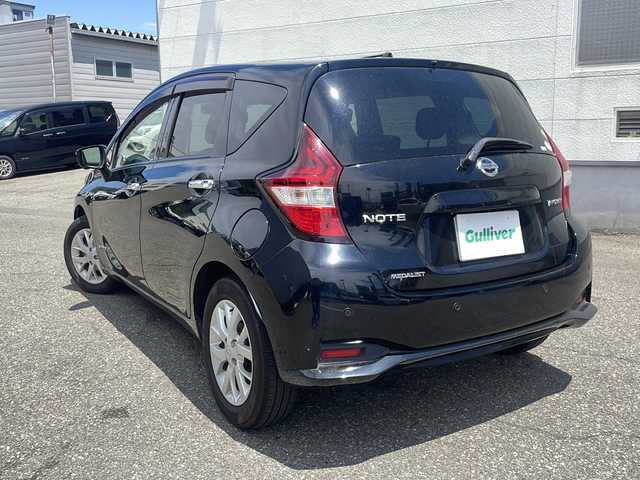 日産 ノート e－パワー メダリスト 福井県 2017(平29)年 10.5万km スーパーブラック ワンオーナー/保証書/取扱説明書/スマートキー/プッシュスタート/純正メモリーナビ/フルセグテレビ/スタアリングリモコン/ドライブレコーダー/ETC/LEDヘッドライト/オートライト/衝突軽減/横滑り防止/電動格納ミラー/純正フロアマット/純正ドアバイザー