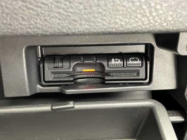 日産 セレナ ハイウェイスター プロパイロットED 千葉県 2017(平29)年 3.5万km ブリリアントホワイトパール 純正8インチナビ/フルセグTV/バックカメラ/両側パワースライドドア/衝突被害軽減ブレーキ/レーンキープアシスト/プロパイロット/前後ドライブレコーダー/ビルトインETC/アイドリングストップ/プッシュスタート/純正フロアマット