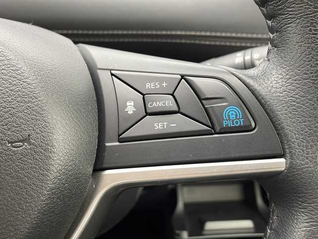 日産 セレナ ハイウェイスター プロパイロットED 千葉県 2017(平29)年 3.5万km ブリリアントホワイトパール 純正8インチナビ/フルセグTV/バックカメラ/両側パワースライドドア/衝突被害軽減ブレーキ/レーンキープアシスト/プロパイロット/前後ドライブレコーダー/ビルトインETC/アイドリングストップ/プッシュスタート/純正フロアマット