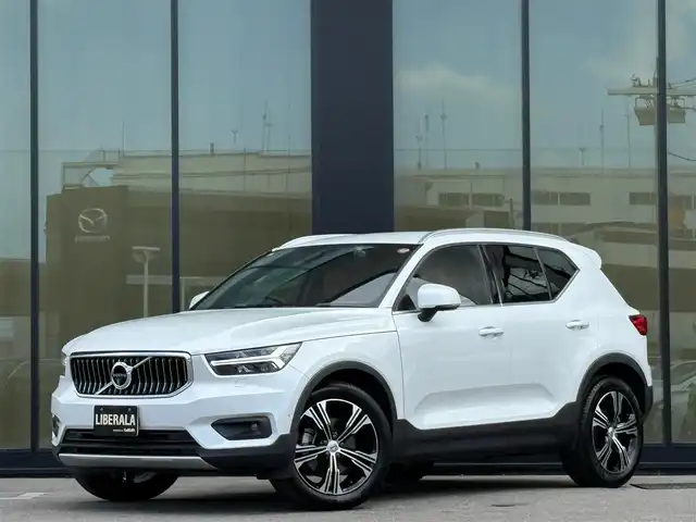 ボルボ ＸＣ４０ T4 AWD インスクリプション 石川県 2019(令1)年 4.7万km クリスタルホワイトP 4WD/衝突軽減ブレーキ/純正HDDナビ/フルセグＴＶ/バック/フロント/サイド/360°カメラ/Harman/Kardonサウンド/ブラインドスポットモニター/電動格納ミラー/アダプティブクルーズコントロール/クリアランスソナー/ワイヤレスチャージャー/ステアリングヒーター/赤革シート/メモリーシート/シートヒーター/電動リアゲート/フットセンサー/トノカバー/ETC