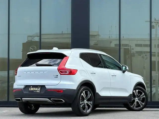 ボルボ ＸＣ４０ T4 AWD インスクリプション 石川県 2019(令1)年 4.7万km クリスタルホワイトP 4WD/衝突軽減ブレーキ/純正HDDナビ/フルセグＴＶ/バック/フロント/サイド/360°カメラ/Harman/Kardonサウンド/ブラインドスポットモニター/電動格納ミラー/アダプティブクルーズコントロール/クリアランスソナー/ワイヤレスチャージャー/ステアリングヒーター/赤革シート/メモリーシート/シートヒーター/電動リアゲート/フットセンサー/トノカバー/ETC
