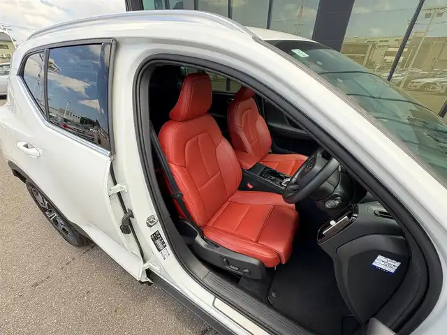 ボルボ ＸＣ４０ T4 AWD インスクリプション 石川県 2019(令1)年 4.7万km クリスタルホワイトP 4WD/衝突軽減ブレーキ/純正HDDナビ/フルセグＴＶ/バック/フロント/サイド/360°カメラ/Harman/Kardonサウンド/ブラインドスポットモニター/電動格納ミラー/アダプティブクルーズコントロール/クリアランスソナー/ワイヤレスチャージャー/ステアリングヒーター/赤革シート/メモリーシート/シートヒーター/電動リアゲート/フットセンサー/トノカバー/ETC