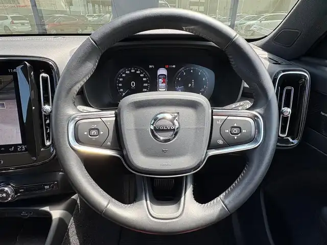 ボルボ ＸＣ４０ T4 AWD インスクリプション 石川県 2019(令1)年 4.7万km クリスタルホワイトP 4WD/衝突軽減ブレーキ/純正HDDナビ/フルセグＴＶ/バック/フロント/サイド/360°カメラ/Harman/Kardonサウンド/ブラインドスポットモニター/電動格納ミラー/アダプティブクルーズコントロール/クリアランスソナー/ワイヤレスチャージャー/ステアリングヒーター/赤革シート/メモリーシート/シートヒーター/電動リアゲート/フットセンサー/トノカバー/ETC