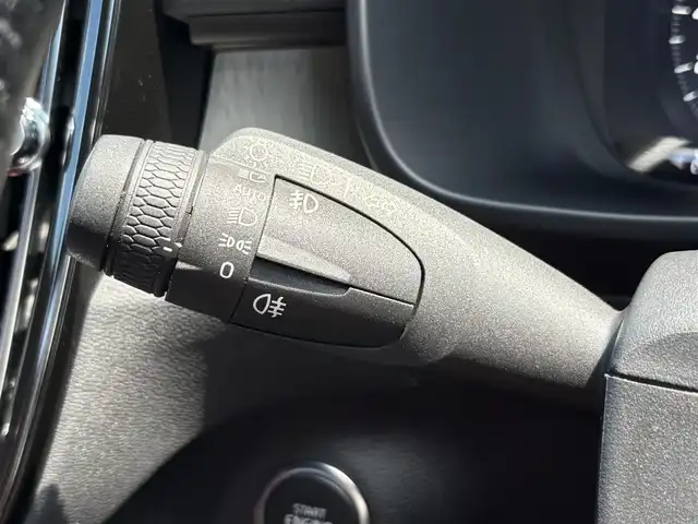 ボルボ ＸＣ４０ T4 AWD インスクリプション 石川県 2019(令1)年 4.7万km クリスタルホワイトP 4WD/衝突軽減ブレーキ/純正HDDナビ/フルセグＴＶ/バック/フロント/サイド/360°カメラ/Harman/Kardonサウンド/ブラインドスポットモニター/電動格納ミラー/アダプティブクルーズコントロール/クリアランスソナー/ワイヤレスチャージャー/ステアリングヒーター/赤革シート/メモリーシート/シートヒーター/電動リアゲート/フットセンサー/トノカバー/ETC