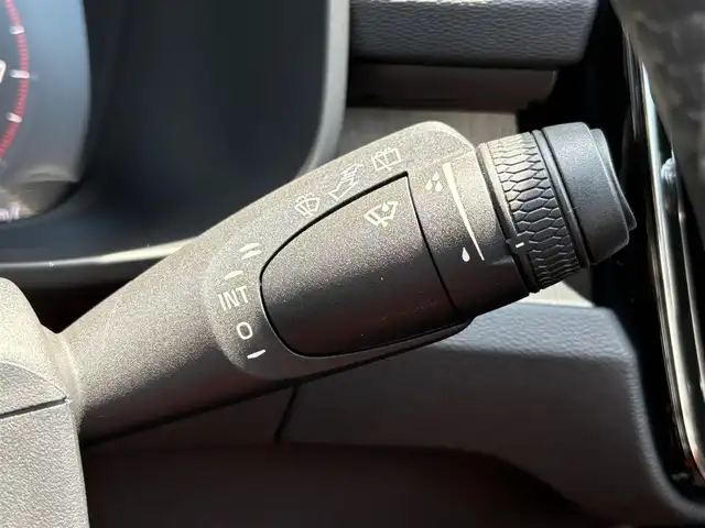 ボルボ ＸＣ４０ T4 AWD インスクリプション 石川県 2019(令1)年 4.7万km クリスタルホワイトP 4WD/衝突軽減ブレーキ/純正HDDナビ/フルセグＴＶ/バック/フロント/サイド/360°カメラ/Harman/Kardonサウンド/ブラインドスポットモニター/電動格納ミラー/アダプティブクルーズコントロール/クリアランスソナー/ワイヤレスチャージャー/ステアリングヒーター/赤革シート/メモリーシート/シートヒーター/電動リアゲート/フットセンサー/トノカバー/ETC