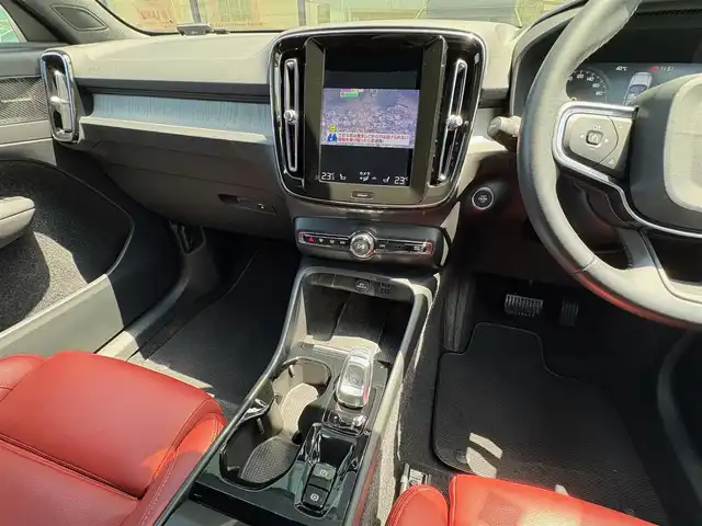 ボルボ ＸＣ４０ T4 AWD インスクリプション 石川県 2019(令1)年 4.7万km クリスタルホワイトP 4WD/衝突軽減ブレーキ/純正HDDナビ/フルセグＴＶ/バック/フロント/サイド/360°カメラ/Harman/Kardonサウンド/ブラインドスポットモニター/電動格納ミラー/アダプティブクルーズコントロール/クリアランスソナー/ワイヤレスチャージャー/ステアリングヒーター/赤革シート/メモリーシート/シートヒーター/電動リアゲート/フットセンサー/トノカバー/ETC