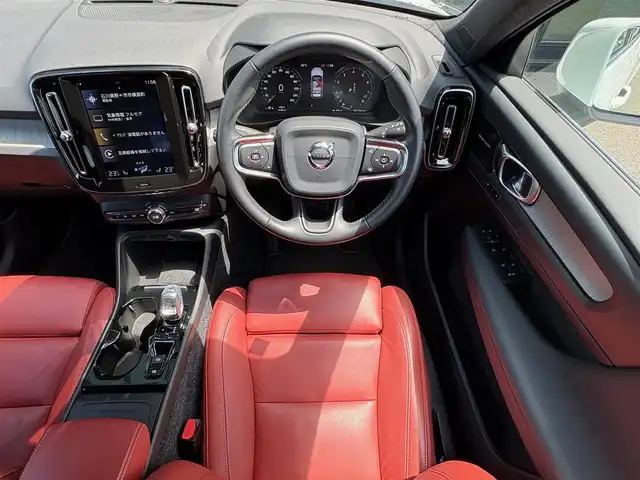 ボルボ ＸＣ４０ T4 AWD インスクリプション 石川県 2019(令1)年 4.7万km クリスタルホワイトP 4WD/衝突軽減ブレーキ/純正HDDナビ/フルセグＴＶ/バック/フロント/サイド/360°カメラ/Harman/Kardonサウンド/ブラインドスポットモニター/電動格納ミラー/アダプティブクルーズコントロール/クリアランスソナー/ワイヤレスチャージャー/ステアリングヒーター/赤革シート/メモリーシート/シートヒーター/電動リアゲート/フットセンサー/トノカバー/ETC