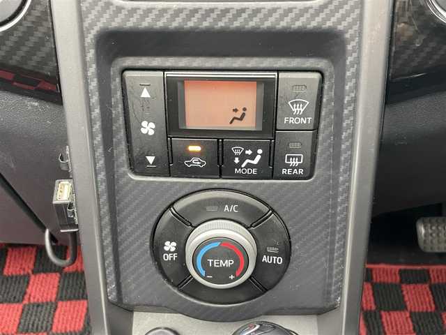 ダイハツ コペン ローブ 群馬県 2014(平26)年 3.2万km パールホワイトⅢ carrozzeria7インチナビ/・AM/FM/CD/DVD/SD/Bluetooth/フルセグTV/バックカメラ/シートヒーター/オートエアコン/プッシュスタート/スマートキー/電動オープン/ステアリングスイッチ/電動ミラー/アイドリングストップ/横滑り防止装置/純正フロアマット/ETC/純正16インチアルミホイール