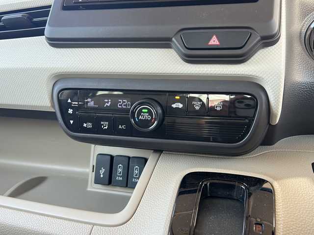 ホンダ Ｎ ＢＯＸ G L ホンダセンシング 静岡県 2018(平30)年 1.8万km プレミアムホワイトパールⅡ ホンダセンシング/・バックカメラ/・クルーズコントロール/・プリクラッシュ/・レーンキープアシスト/純正ナビ/・フルセグTV/・DVD/・CD/・Bluetooth/・ラジオ/主要装備/・ワンオーナー/・ドアバイザー/・プッシュスタート/・片側パワースライドドア/・ETC/・パワーステアリング/・パワーウィンドウ/・純正フロアマット/・オートライト