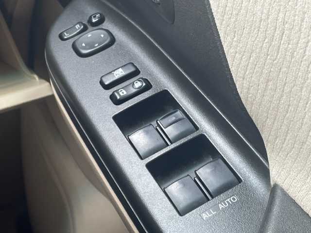 トヨタ アルファード 240X 茨城県 2012(平24)年 18.5万km パール 社外ナビ　/パワースライドドア　/バックカメラ　/ＥＴＣ　/コーナーセンサー前後　/オートライト　/プッシュスタート　/純正アルミホイール　/純正フロアマット　/横滑り防止装置　/盗難防止装置　/記録簿　/取扱説明書　/保証書