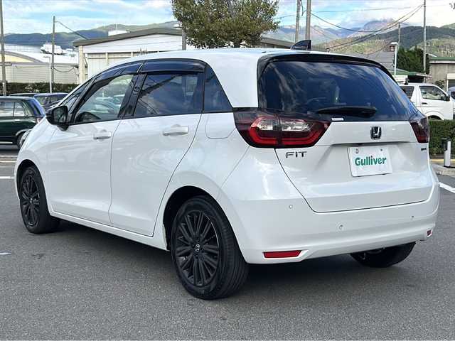 ホンダ フィット e:HEVホーム カーサ 長野県 2022(令4)年 4.3万km プラチナホワイトパール ホンダセンシング/・衝突軽減ブレーキ/・歩行者事故低減ステアリング/・路外逸脱抑制機能/・アダプティブクルーズコントロール/・車線維持支援システム/・先行車発進お知らせ機能/・オートハイビーム/・標識認識機能/Casa専用シート/純正9インチナビ【VXU-215FTi】/(CD/DVD/フルセグTV/BT)/バックカメラ/ビルトインETC/ドライブレコーダー（F・R）/ハーフレザーシート/シートヒーター（D・N席）/革巻きステアリング/ステアリングスイッチ/電動パーキングブレーキ/ブレーキホールド/LEDヘッドライト/オートライト/スマートキー/Pスタート/電動格納ミラー/Casa純正フロアマット/純正16インチAW