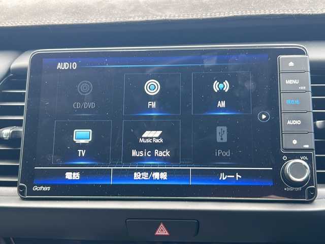 ホンダ フィット e:HEVホーム カーサ 長野県 2022(令4)年 4.3万km プラチナホワイトパール ホンダセンシング/・衝突軽減ブレーキ/・歩行者事故低減ステアリング/・路外逸脱抑制機能/・アダプティブクルーズコントロール/・車線維持支援システム/・先行車発進お知らせ機能/・オートハイビーム/・標識認識機能/Casa専用シート/純正9インチナビ【VXU-215FTi】/(CD/DVD/フルセグTV/BT)/バックカメラ/ビルトインETC/ドライブレコーダー（F・R）/ハーフレザーシート/シートヒーター（D・N席）/革巻きステアリング/ステアリングスイッチ/電動パーキングブレーキ/ブレーキホールド/LEDヘッドライト/オートライト/スマートキー/Pスタート/電動格納ミラー/Casa純正フロアマット/純正16インチAW