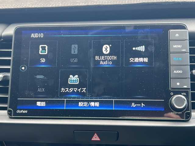 ホンダ フィット e:HEVホーム カーサ 長野県 2022(令4)年 4.3万km プラチナホワイトパール ホンダセンシング/・衝突軽減ブレーキ/・歩行者事故低減ステアリング/・路外逸脱抑制機能/・アダプティブクルーズコントロール/・車線維持支援システム/・先行車発進お知らせ機能/・オートハイビーム/・標識認識機能/Casa専用シート/純正9インチナビ【VXU-215FTi】/(CD/DVD/フルセグTV/BT)/バックカメラ/ビルトインETC/ドライブレコーダー（F・R）/ハーフレザーシート/シートヒーター（D・N席）/革巻きステアリング/ステアリングスイッチ/電動パーキングブレーキ/ブレーキホールド/LEDヘッドライト/オートライト/スマートキー/Pスタート/電動格納ミラー/Casa純正フロアマット/純正16インチAW
