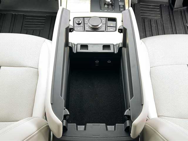 マツダ ＣＸ－６０ XD HV プレミアムモダン 山口県 2023(令5)年 1.2万km プラチナクォーツメタリック サンルーフ/白レザーシート/前席パワーシート(右前席メモリー付き)/前席エアシート/全席シートヒーター/純正ナビ/HDMI/USB/BT/フルセグTV/全周囲カメラ/BOSEサウンド/純正LEDヘッドライト/純正フォグランプ/オートライト/オートハイビーム/純正２０インチアルミホイール/パワーバックドア/革巻きステアリング/ステアリングスイッチ/ステアリングヒーター/パドルシフト/クルーズコントロール/DAC/衝突被害軽減ブレーキ/LKA/BSM/横滑り防止/コーナーセンサー/アイドリングストップ/オートパーキングホールド/スマートキー×２/ドライブレコーダー/純正フロアマット/社外ダッシュボードマット/電動格納ウインカードアミラー