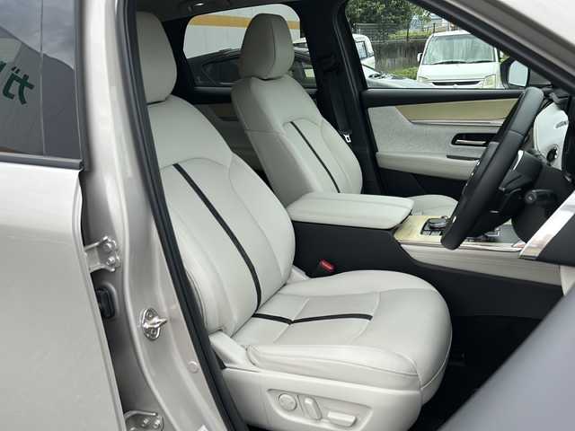 マツダ ＣＸ－６０ XD HV プレミアムモダン 山口県 2023(令5)年 1.2万km プラチナクォーツメタリック サンルーフ/白レザーシート/前席パワーシート(右前席メモリー付き)/前席エアシート/全席シートヒーター/純正ナビ/HDMI/USB/BT/フルセグTV/全周囲カメラ/BOSEサウンド/純正LEDヘッドライト/純正フォグランプ/オートライト/オートハイビーム/純正２０インチアルミホイール/パワーバックドア/革巻きステアリング/ステアリングスイッチ/ステアリングヒーター/パドルシフト/クルーズコントロール/DAC/衝突被害軽減ブレーキ/LKA/BSM/横滑り防止/コーナーセンサー/アイドリングストップ/オートパーキングホールド/スマートキー×２/ドライブレコーダー/純正フロアマット/社外ダッシュボードマット/電動格納ウインカードアミラー