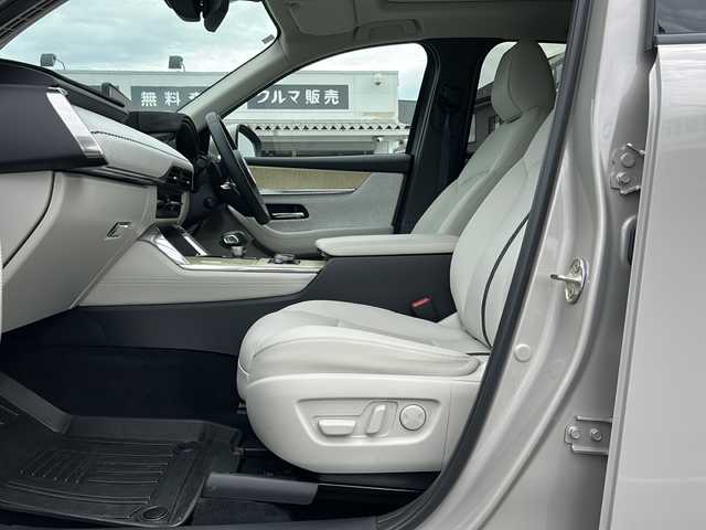 マツダ ＣＸ－６０ XD HV プレミアムモダン 山口県 2023(令5)年 1.2万km プラチナクォーツメタリック サンルーフ/白レザーシート/前席パワーシート(右前席メモリー付き)/前席エアシート/全席シートヒーター/純正ナビ/HDMI/USB/BT/フルセグTV/全周囲カメラ/BOSEサウンド/純正LEDヘッドライト/純正フォグランプ/オートライト/オートハイビーム/純正２０インチアルミホイール/パワーバックドア/革巻きステアリング/ステアリングスイッチ/ステアリングヒーター/パドルシフト/クルーズコントロール/DAC/衝突被害軽減ブレーキ/LKA/BSM/横滑り防止/コーナーセンサー/アイドリングストップ/オートパーキングホールド/スマートキー×２/ドライブレコーダー/純正フロアマット/社外ダッシュボードマット/電動格納ウインカードアミラー