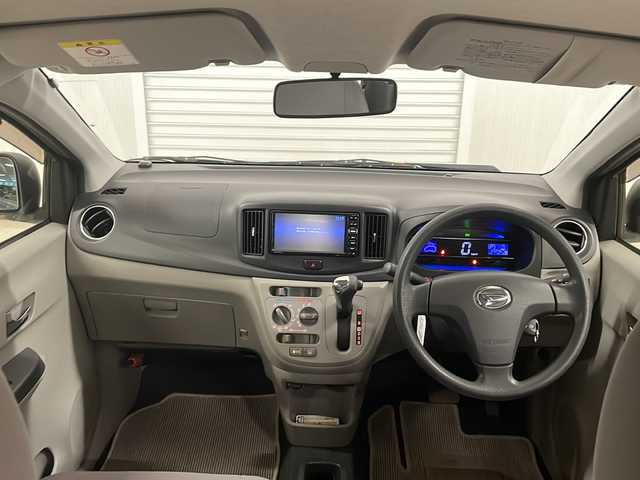 ダイハツ ミラ イース X 熊本県 2015(平27)年 2.4万km ブライトシルバーメタリック 純正ナビ(TV/CD/ラジオ)/バックカメラ/純正フロアマット/純正14インチAW/ハロゲンヘッドライト/リモコンキー/スペアキー