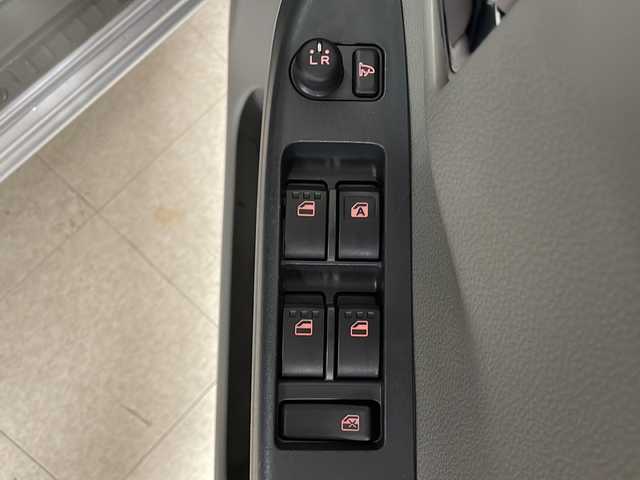 ダイハツ ミラ イース X 熊本県 2015(平27)年 2.4万km ブライトシルバーメタリック 純正ナビ(TV/CD/ラジオ)/バックカメラ/純正フロアマット/純正14インチAW/ハロゲンヘッドライト/リモコンキー/スペアキー