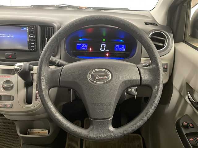 ダイハツ ミラ イース X 熊本県 2015(平27)年 2.4万km ブライトシルバーメタリック 純正ナビ(TV/CD/ラジオ)/バックカメラ/純正フロアマット/純正14インチAW/ハロゲンヘッドライト/リモコンキー/スペアキー