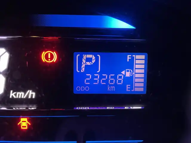 ダイハツ ミラ イース X 大阪府 2015(平27)年 2.4万km ブライトシルバーメタリック ”(株)IDOMが運営する【じしゃロン堺店】の自社ローン対象車両になります。こちらは現金ご利用時の価格です。/自社ローンご希望の方は別途その旨お申付け下さい。/”