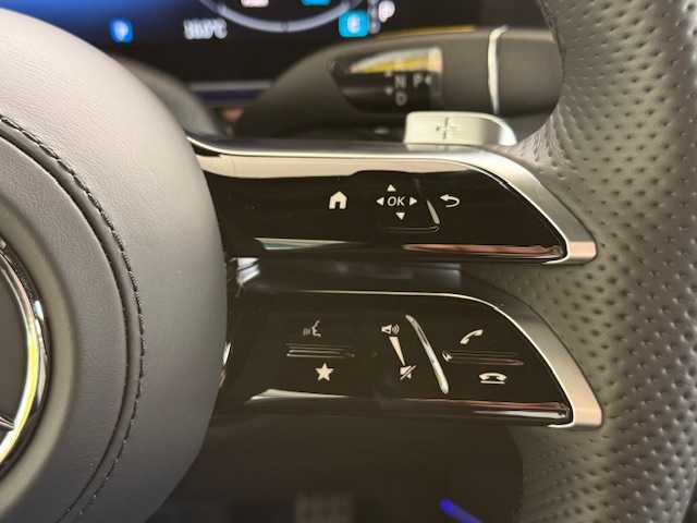 メルセデス・ベンツ ゲレンデヴァーゲン Ｇ４５０ｄ ローンチエディション 大阪府 2024(令6)年 0.1万km パール /禁煙車//ワンオーナー車//正規D車//左ハンドル//OPカラー(オパリスホワイト)//チタニウムグレー内装色//ダイヤモンドステッチナッパレザーシート//ナッパレザーダッシュボード//前席リラクゼーション機能//前後席シートヒーター・前席エアシート//ガラススライディングルーフ//ボディ同色スペアタイヤリング//MBUX12.3インチメディアディスプレイ/・FM・AM・BT・フルセグTV・Applecarplay・AndroidAuto//ブルメスター3Dサラウンドサウンド//360度カメラ//ETC2.0//マルチビームLEDヘッドライト//アダプティブハイビームアシスト＋//ブラインドスポットアシスト//アクティブレーンキーピングアシスト//アクティブパーキングアシスト//キーレスゴー//ディーラーオプションデジタルインナーミラー型前後ドラレコ//純正AMG20インチアルミホイール//保証書//取扱説明書//スペアキー