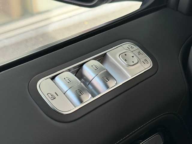 メルセデス・ベンツ ゲレンデヴァーゲン Ｇ４５０ｄ ローンチエディション 大阪府 2024(令6)年 0.1万km パール /禁煙車//ワンオーナー車//正規D車//左ハンドル//OPカラー(オパリスホワイト)//チタニウムグレー内装色//ダイヤモンドステッチナッパレザーシート//ナッパレザーダッシュボード//前席リラクゼーション機能//前後席シートヒーター・前席エアシート//ガラススライディングルーフ//ボディ同色スペアタイヤリング//MBUX12.3インチメディアディスプレイ/・FM・AM・BT・フルセグTV・Applecarplay・AndroidAuto//ブルメスター3Dサラウンドサウンド//360度カメラ//ETC2.0//マルチビームLEDヘッドライト//アダプティブハイビームアシスト＋//ブラインドスポットアシスト//アクティブレーンキーピングアシスト//アクティブパーキングアシスト//キーレスゴー//ディーラーオプションデジタルインナーミラー型前後ドラレコ//純正AMG20インチアルミホイール//保証書//取扱説明書//スペアキー