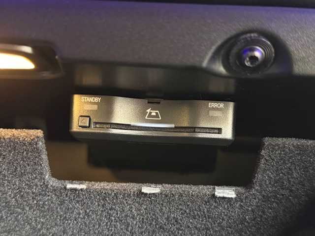 メルセデス・ベンツ ゲレンデヴァーゲン Ｇ４５０ｄ ローンチエディション 大阪府 2024(令6)年 0.1万km パール /禁煙車//ワンオーナー車//正規D車//左ハンドル//OPカラー(オパリスホワイト)//チタニウムグレー内装色//ダイヤモンドステッチナッパレザーシート//ナッパレザーダッシュボード//前席リラクゼーション機能//前後席シートヒーター・前席エアシート//ガラススライディングルーフ//ボディ同色スペアタイヤリング//MBUX12.3インチメディアディスプレイ/・FM・AM・BT・フルセグTV・Applecarplay・AndroidAuto//ブルメスター3Dサラウンドサウンド//360度カメラ//ETC2.0//マルチビームLEDヘッドライト//アダプティブハイビームアシスト＋//ブラインドスポットアシスト//アクティブレーンキーピングアシスト//アクティブパーキングアシスト//キーレスゴー//ディーラーオプションデジタルインナーミラー型前後ドラレコ//純正AMG20インチアルミホイール//保証書//取扱説明書//スペアキー