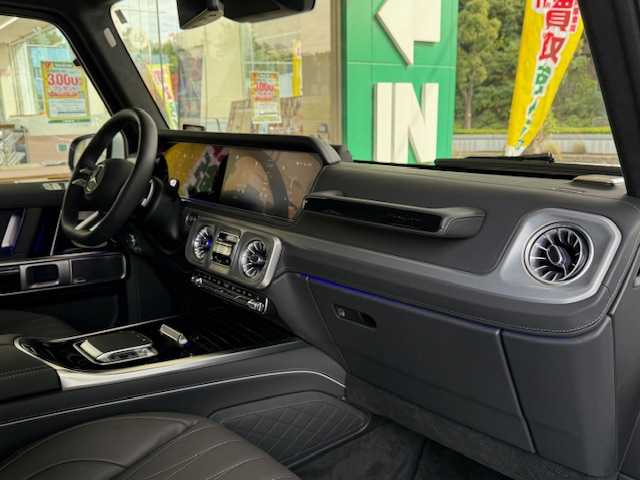メルセデス・ベンツ ゲレンデヴァーゲン Ｇ４５０ｄ ローンチエディション 大阪府 2024(令6)年 0.1万km パール /禁煙車//ワンオーナー車//正規D車//左ハンドル//OPカラー(オパリスホワイト)//チタニウムグレー内装色//ダイヤモンドステッチナッパレザーシート//ナッパレザーダッシュボード//前席リラクゼーション機能//前後席シートヒーター・前席エアシート//ガラススライディングルーフ//ボディ同色スペアタイヤリング//MBUX12.3インチメディアディスプレイ/・FM・AM・BT・フルセグTV・Applecarplay・AndroidAuto//ブルメスター3Dサラウンドサウンド//360度カメラ//ETC2.0//マルチビームLEDヘッドライト//アダプティブハイビームアシスト＋//ブラインドスポットアシスト//アクティブレーンキーピングアシスト//アクティブパーキングアシスト//キーレスゴー//ディーラーオプションデジタルインナーミラー型前後ドラレコ//純正AMG20インチアルミホイール//保証書//取扱説明書//スペアキー