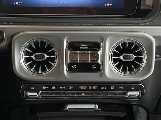 メルセデス・ベンツ ゲレンデヴァーゲン Ｇ４５０ｄ ローンチエディション 大阪府 2024(令6)年 0.1万km パール /禁煙車//ワンオーナー車//正規D車//左ハンドル//OPカラー(オパリスホワイト)//チタニウムグレー内装色//ダイヤモンドステッチナッパレザーシート//ナッパレザーダッシュボード//前席リラクゼーション機能//前後席シートヒーター・前席エアシート//ガラススライディングルーフ//ボディ同色スペアタイヤリング//MBUX12.3インチメディアディスプレイ/・FM・AM・BT・フルセグTV・Applecarplay・AndroidAuto//ブルメスター3Dサラウンドサウンド//360度カメラ//ETC2.0//マルチビームLEDヘッドライト//アダプティブハイビームアシスト＋//ブラインドスポットアシスト//アクティブレーンキーピングアシスト//アクティブパーキングアシスト//キーレスゴー//ディーラーオプションデジタルインナーミラー型前後ドラレコ//純正AMG20インチアルミホイール//保証書//取扱説明書//スペアキー