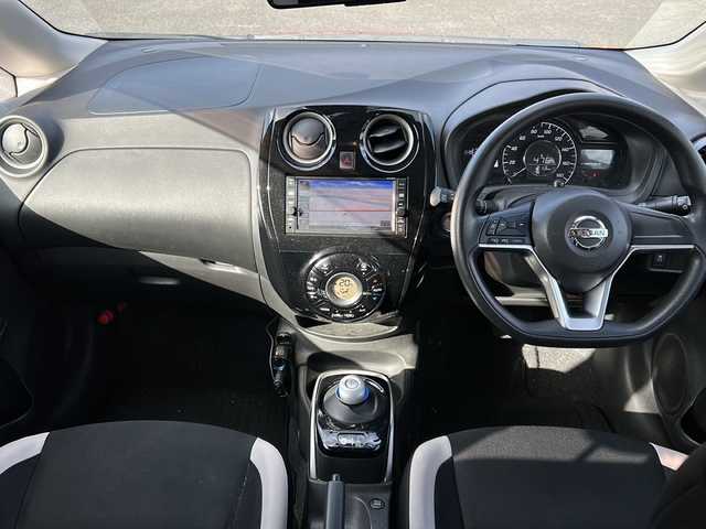 日産 ノート e－パワー X 福岡県 2017(平29)年 9.1万km プレミアムコロナオレンジ 純正7インチメモリナビ（MJ116D-W）/（AM/FM/CD/Bluetooth/フルセグTV/SD）/全方位カメラ/デジタルインナーミラー/オートライト/横滑り防止装置/衝突被害軽減システム/盗難防止装置/アイドリングストップ/プッシュスタートボタン/スマートキー/スペアキー1本/純正フロアマット/純正LEDヘッドライト/ETC/ドライブレコーダー