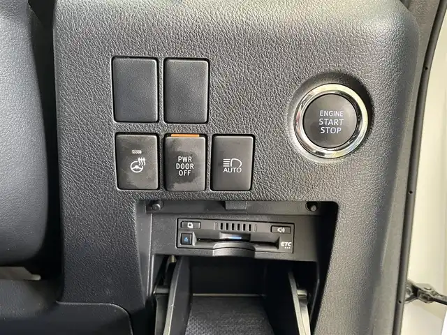 トヨタ アルファード S Cパッケージ 岩手県 2021(令3)年 1.3万km ホワイトパールクリスタルシャイン ワンオーナー/４WD/パワーバックドア/両側パワースライドドア/３眼LEDヘッドランプ/デジタルインナーミラー/エグゼクティブパワーシート/トヨタセーフティセンス/プリクラッシュセーフティ/レーダークルーズコントロール/レーントレーシングアシスト/アダプティブハイビームシステム/ロードサインアシスト/ブラインドスポットモニター/リヤクロストラフィックアラート/クリアランスソナー/横滑り防止装置/MTモード付AT/合成皮革シート/パワーシート/シートヒーター/シートベンチレーション/ステアリングヒーター/AC100V100Wアクセサリーコンセント/純正ディスプレイオーディオ/バックカメラ/純正18インチアルミホイール