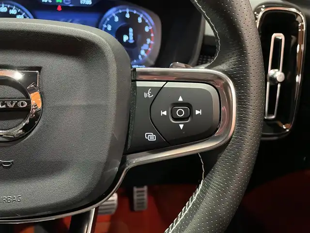 ボルボ ＸＣ４０ T4 AWD Rデザイン 道央・札幌 2019(令1)年 3.1万km グレー 電動パノラマガラスサンルーフ/harman/kardonサラウンド/インテリセーフ/　・ACC/　・パイロットアシスト/　・LKA/　・BLIS/　・LCMA/　・CTA/　・360°カメラ/　・パークアシストパイロット/ハーフレザーシ―ト/シートヒーター/ステアリングヒーター/純正HDDナビ/フルセグTV/USB/Bluetooth/LEDヘッドライト/ワイヤレスチャージング/パワーテールゲート