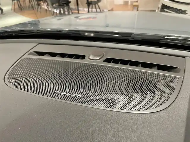 ボルボ ＸＣ４０ T4 AWD Rデザイン 道央・札幌 2019(令1)年 3.1万km グレー 電動パノラマガラスサンルーフ/harman/kardonサラウンド/インテリセーフ/　・ACC/　・パイロットアシスト/　・LKA/　・BLIS/　・LCMA/　・CTA/　・360°カメラ/　・パークアシストパイロット/ハーフレザーシ―ト/シートヒーター/ステアリングヒーター/純正HDDナビ/フルセグTV/USB/Bluetooth/LEDヘッドライト/ワイヤレスチャージング/パワーテールゲート