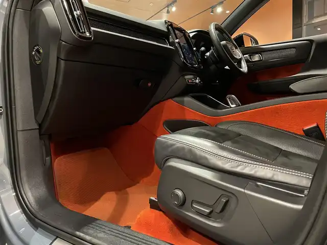 ボルボ ＸＣ４０ T4 AWD Rデザイン 道央・札幌 2019(令1)年 3.1万km グレー 電動パノラマガラスサンルーフ/harman/kardonサラウンド/インテリセーフ/　・ACC/　・パイロットアシスト/　・LKA/　・BLIS/　・LCMA/　・CTA/　・360°カメラ/　・パークアシストパイロット/ハーフレザーシ―ト/シートヒーター/ステアリングヒーター/純正HDDナビ/フルセグTV/USB/Bluetooth/LEDヘッドライト/ワイヤレスチャージング/パワーテールゲート