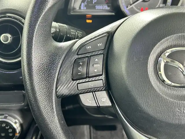 マツダ デミオ XD 佐賀県 2015(平27)年 9.9万km スノーフレイクホワイトパールマイカ 純正７型ナビ/（フルセグTV/CD/DVD/Bluetooth/USB/AM/FM）/衝突軽減システム/バックカメラ/クルーズコントロール/前後ドライブレコーダー/純正15インチアルミホイール/純正フロアマット/ＬＥＤヘッドライト/オートライト/フォグライト/ＭＴ付ＡＴ/ビルトインＥＴＣ/スマートキー/スペアキー×１/ドアバイザー/アイソフィックス/横滑り防止装置/アイドリングストップ