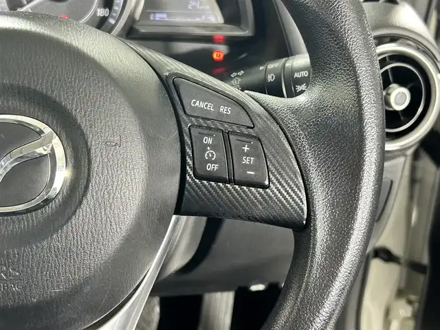 マツダ デミオ XD 佐賀県 2015(平27)年 9.9万km スノーフレイクホワイトパールマイカ 純正７型ナビ/（フルセグTV/CD/DVD/Bluetooth/USB/AM/FM）/衝突軽減システム/バックカメラ/クルーズコントロール/前後ドライブレコーダー/純正15インチアルミホイール/純正フロアマット/ＬＥＤヘッドライト/オートライト/フォグライト/ＭＴ付ＡＴ/ビルトインＥＴＣ/スマートキー/スペアキー×１/ドアバイザー/アイソフィックス/横滑り防止装置/アイドリングストップ