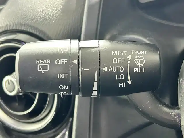 マツダ デミオ XD 佐賀県 2015(平27)年 9.9万km スノーフレイクホワイトパールマイカ 純正７型ナビ/（フルセグTV/CD/DVD/Bluetooth/USB/AM/FM）/衝突軽減システム/バックカメラ/クルーズコントロール/前後ドライブレコーダー/純正15インチアルミホイール/純正フロアマット/ＬＥＤヘッドライト/オートライト/フォグライト/ＭＴ付ＡＴ/ビルトインＥＴＣ/スマートキー/スペアキー×１/ドアバイザー/アイソフィックス/横滑り防止装置/アイドリングストップ