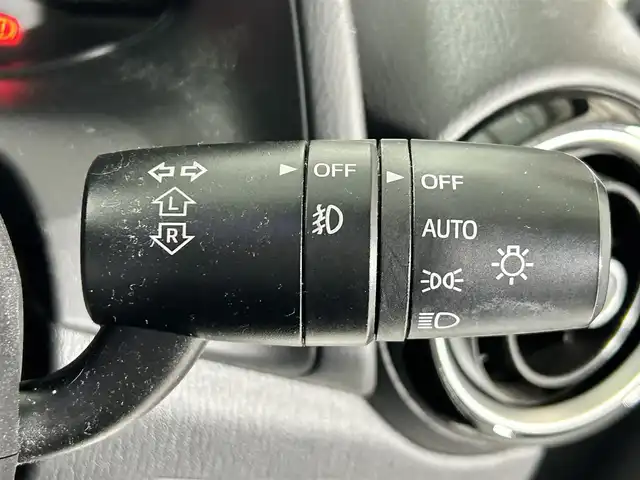 マツダ デミオ XD 佐賀県 2015(平27)年 9.9万km スノーフレイクホワイトパールマイカ 純正７型ナビ/（フルセグTV/CD/DVD/Bluetooth/USB/AM/FM）/衝突軽減システム/バックカメラ/クルーズコントロール/前後ドライブレコーダー/純正15インチアルミホイール/純正フロアマット/ＬＥＤヘッドライト/オートライト/フォグライト/ＭＴ付ＡＴ/ビルトインＥＴＣ/スマートキー/スペアキー×１/ドアバイザー/アイソフィックス/横滑り防止装置/アイドリングストップ