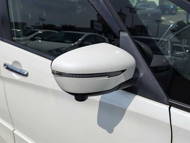 日産 セレナ ハイウェイスター V 千葉県 2020(令2)年 4.5万km ブリリアントホワイトパール プロパイロット/衝突被害軽減システム/レーダークルーズコントロール/純正SDナビ/・（フルセグTV/CD/DVD/Blu-ray/Bluetooth）/全方位カメラ/ビルトインETC/デジタルインナーミラー/ステアリングスイッチ/革巻きステアリング/両側パワースライドドア/オートLEDライト/電動格納ウィンカーミラー/スタッドレスタイヤ積込/純正フロアマット/スマートキー