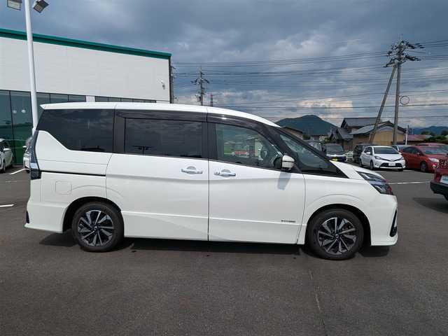 日産 セレナ ハイウェイスター V 千葉県 2020(令2)年 4.5万km ブリリアントホワイトパール プロパイロット/衝突被害軽減システム/レーダークルーズコントロール/純正SDナビ/・（フルセグTV/CD/DVD/Blu-ray/Bluetooth）/全方位カメラ/ビルトインETC/デジタルインナーミラー/ステアリングスイッチ/革巻きステアリング/両側パワースライドドア/オートLEDライト/電動格納ウィンカーミラー/スタッドレスタイヤ積込/純正フロアマット/スマートキー