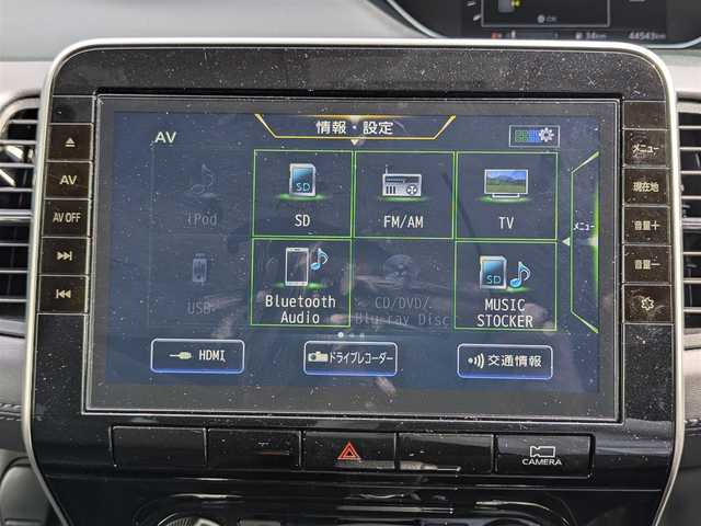 日産 セレナ ハイウェイスター V 千葉県 2020(令2)年 4.5万km ブリリアントホワイトパール プロパイロット/衝突被害軽減システム/レーダークルーズコントロール/純正SDナビ/・（フルセグTV/CD/DVD/Blu-ray/Bluetooth）/全方位カメラ/ビルトインETC/デジタルインナーミラー/ステアリングスイッチ/革巻きステアリング/両側パワースライドドア/オートLEDライト/電動格納ウィンカーミラー/スタッドレスタイヤ積込/純正フロアマット/スマートキー