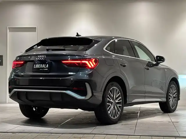 アウディ Ｑ３ SB 35TFSI Sライン 愛知県 2020(令2)年 2万km グレー バーチャルコクピット　/ハーフレザー　/シートヒーター　/ＭＭＩナビゲーション　/Ｂｌｕｅｔｏｏｔｈ　/３６０度カメラ　/ＡＣＣ　/ＬＫＡ　/ＢＳＭ　/ワイヤレスチャージ　/ドライブレコーダー　/ＥＴＣ２．０/アイドリングストップ/パワーバックドア/プッシュスタート/ウィンカーミラー